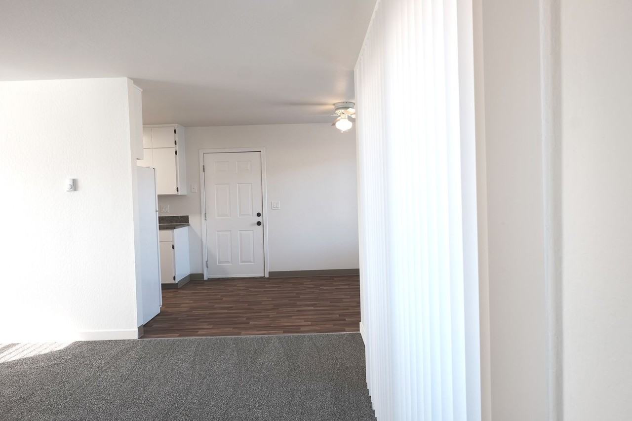 Cedars in Sweethome ** Walk in Closets, on site laundry in a lovely Community - Photo 6 of 50