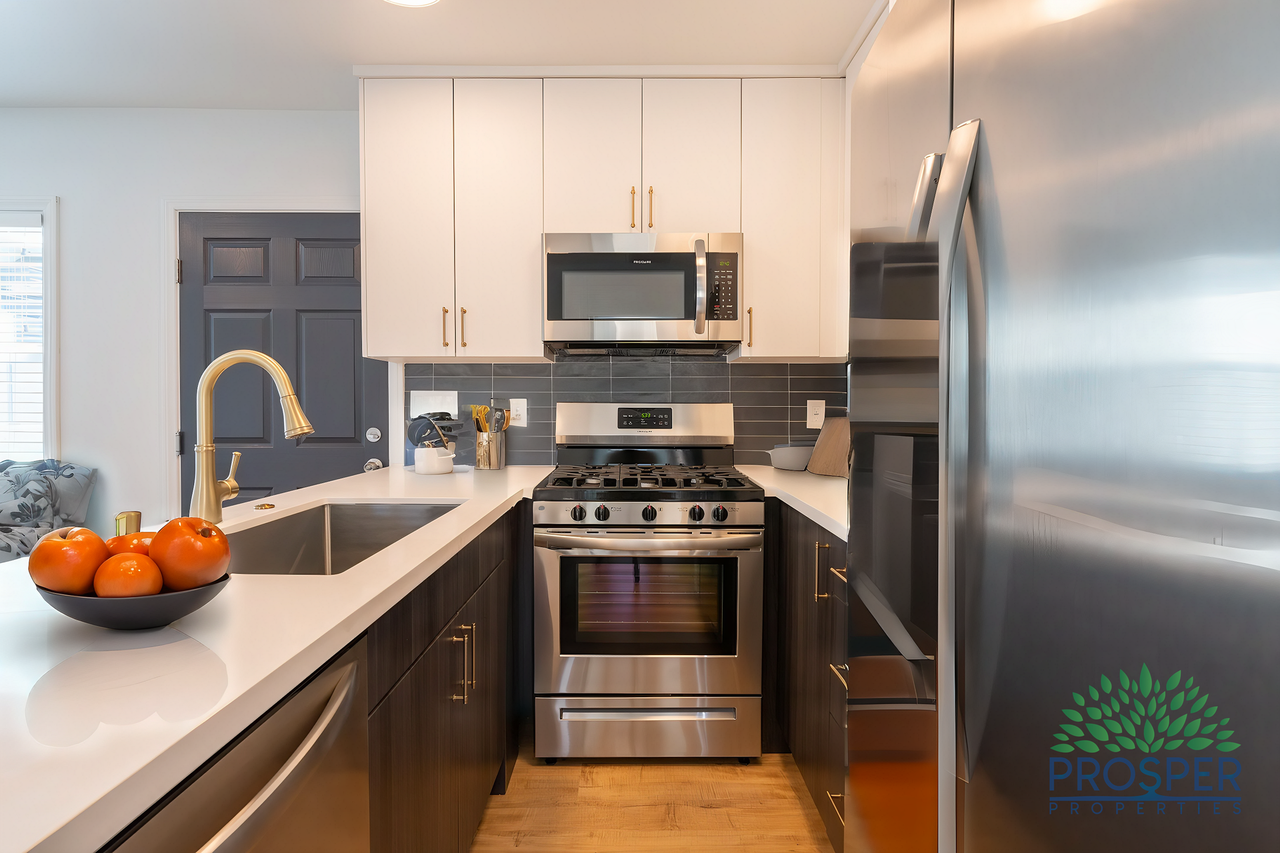 2901 Bellevue - Photo 4 of 7