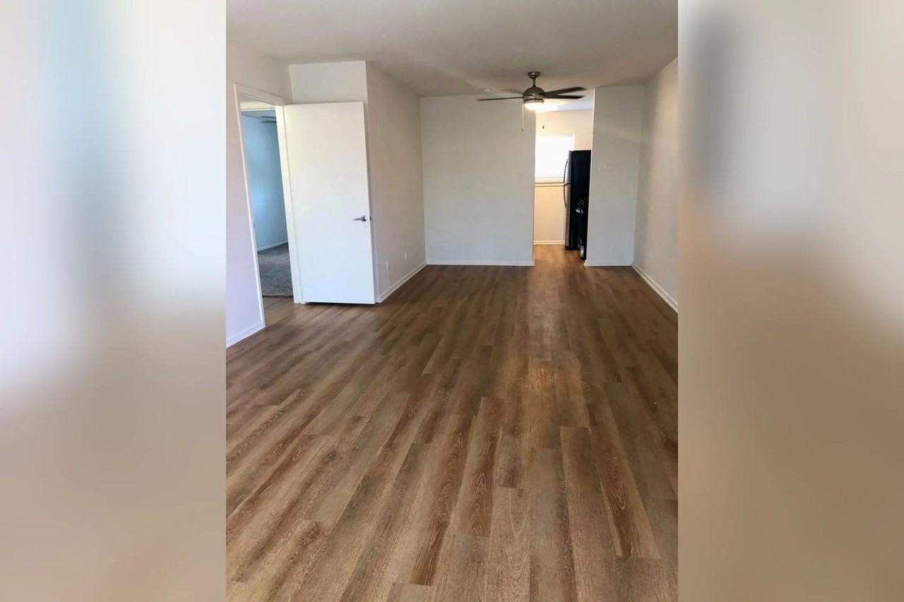 THE QUARTERS - Photo 7 of 25