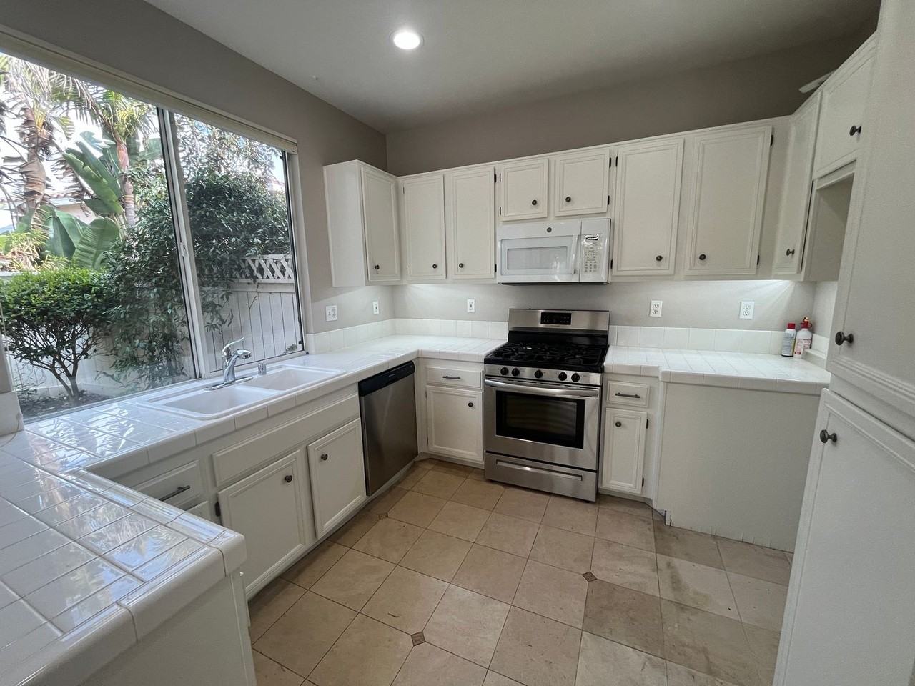1085 Cottage Way - Photo 6 of 21