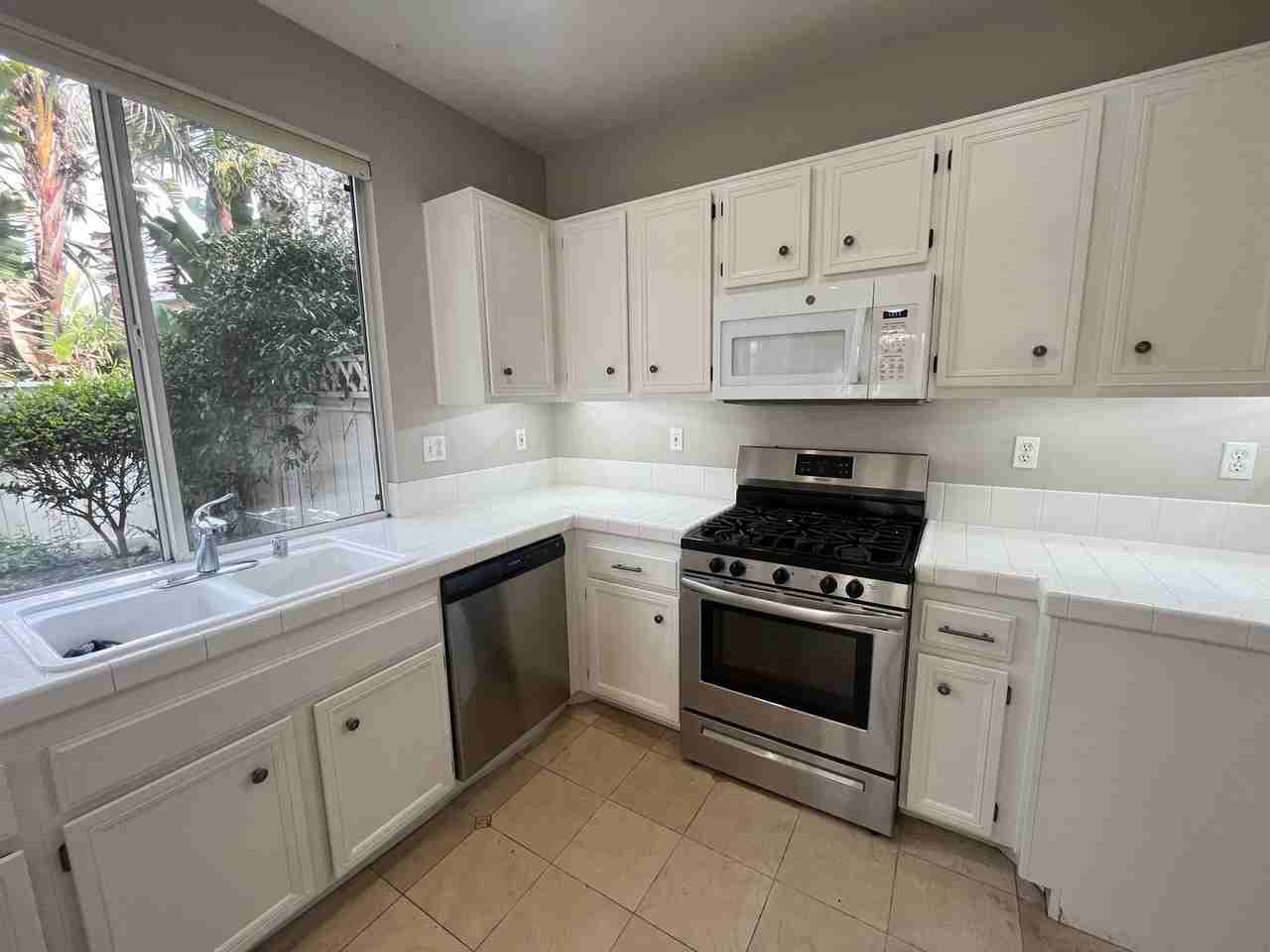 1085 Cottage Way - Photo 7 of 21