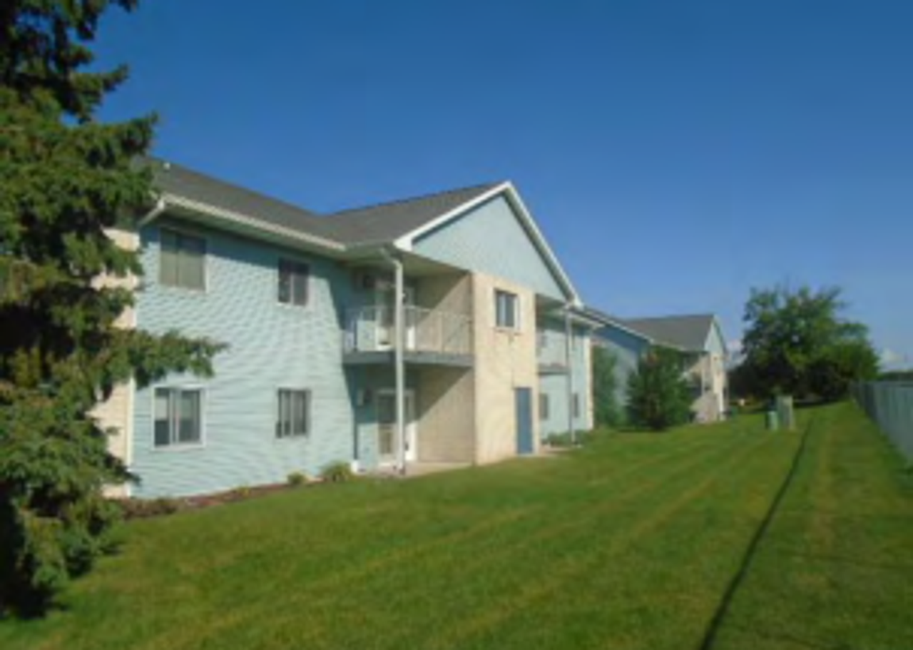 Sun Vista Apartments - Photo 2 of 8