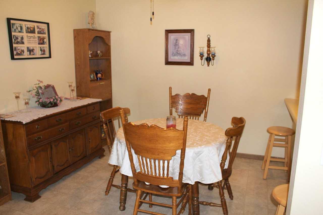 Sun Vista Apartments - Photo 4 of 8