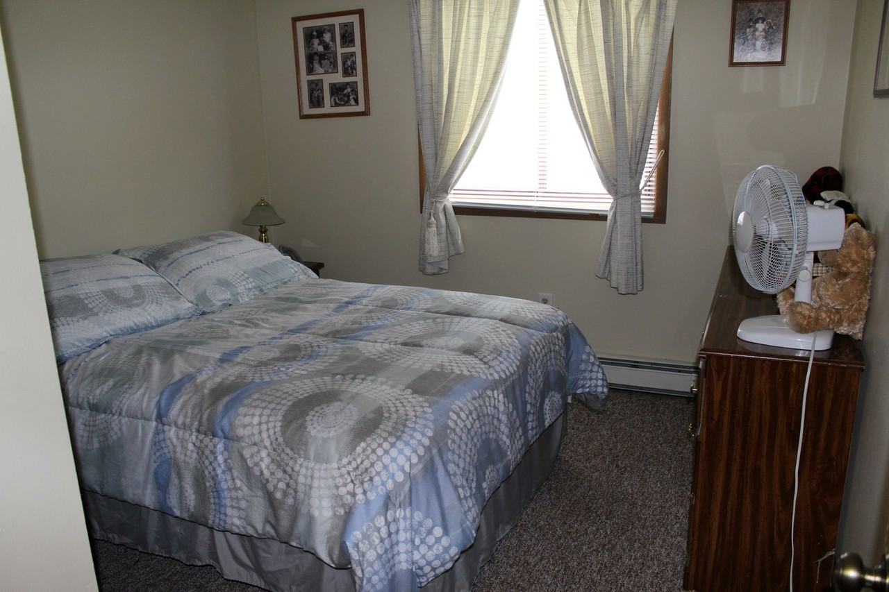 Sun Vista Apartments - Photo 6 of 8