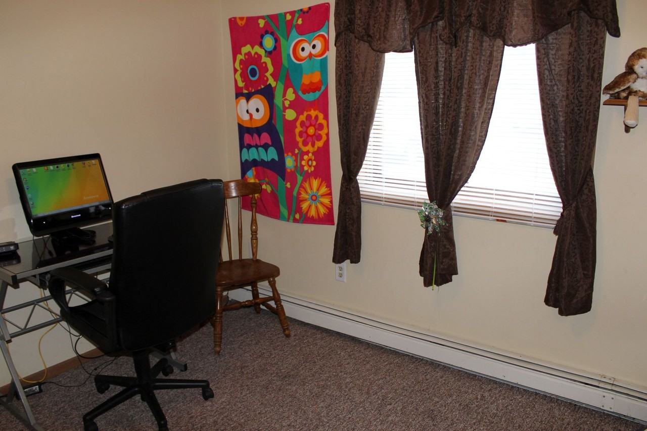 Sun Vista Apartments - Photo 7 of 8