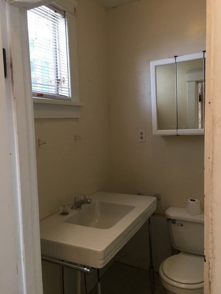 1201 E Walnut St #C - Photo 4 of 14