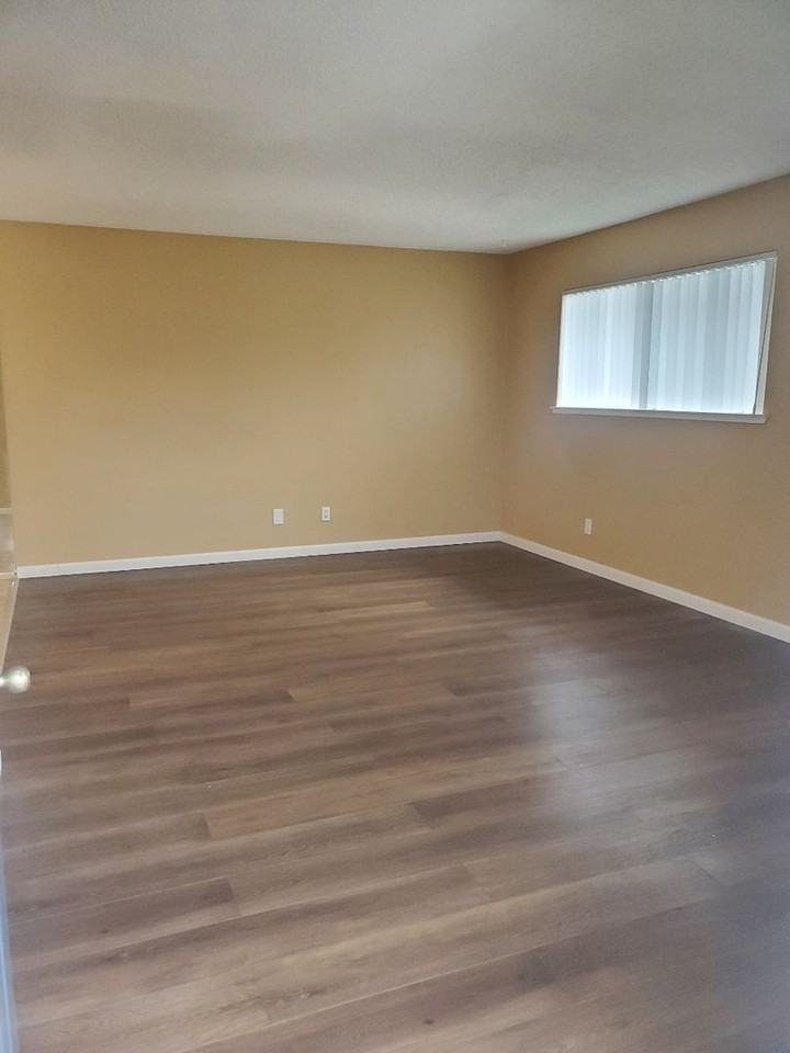 9504 Emerald Park Dr #4 - Photo 6 of 12