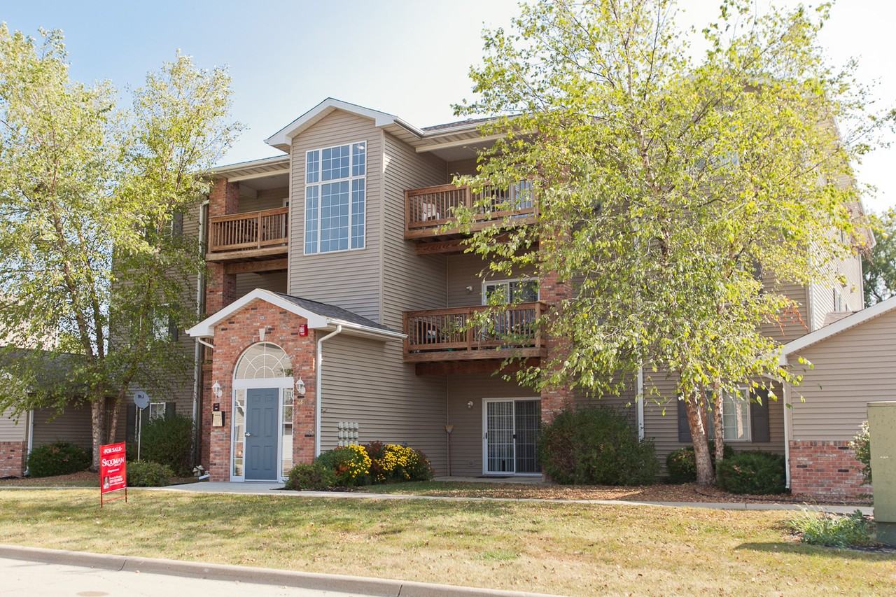 2874 Triple Crown Ln - Photo 2 of 15