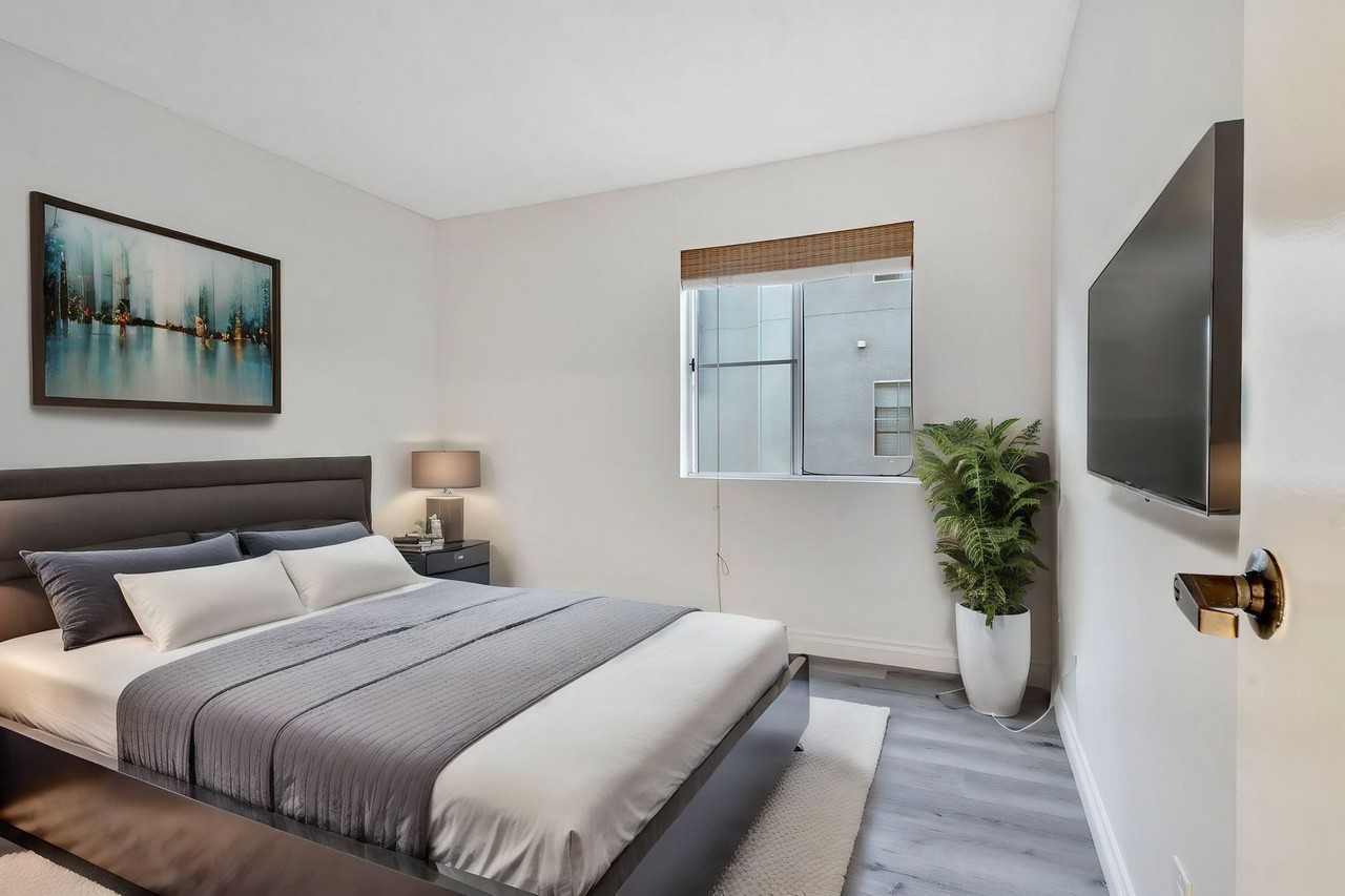 Pacific Luxury Investments, LLC - Photo 5 of 32