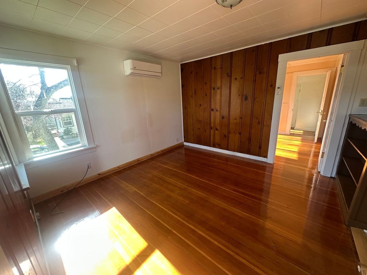 218 Saratoga Rd - Photo 3 of 10