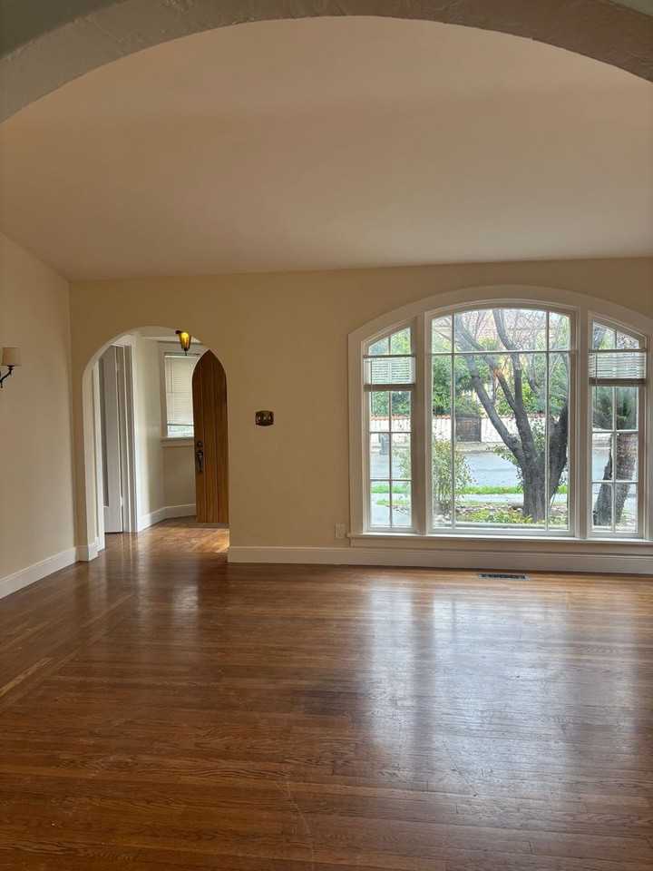 685 S 15th St - Photo 3 of 11