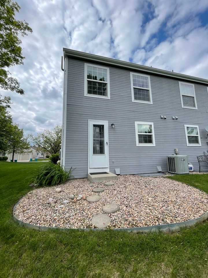 6612 Avondale Rd - Photo 2 of 19