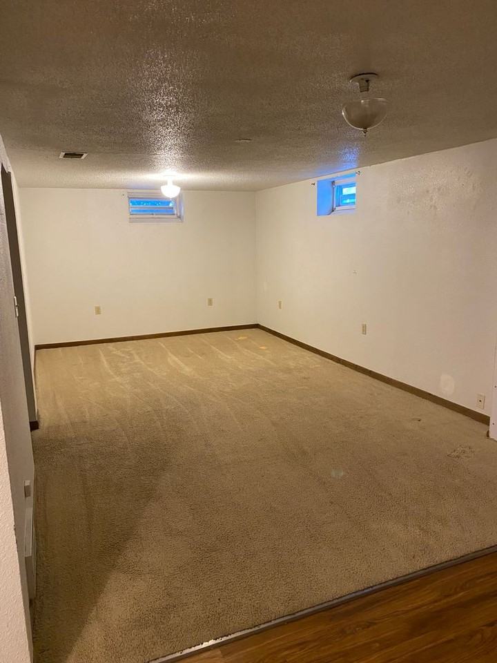 137 4th Ave W - Photo 7 of 8