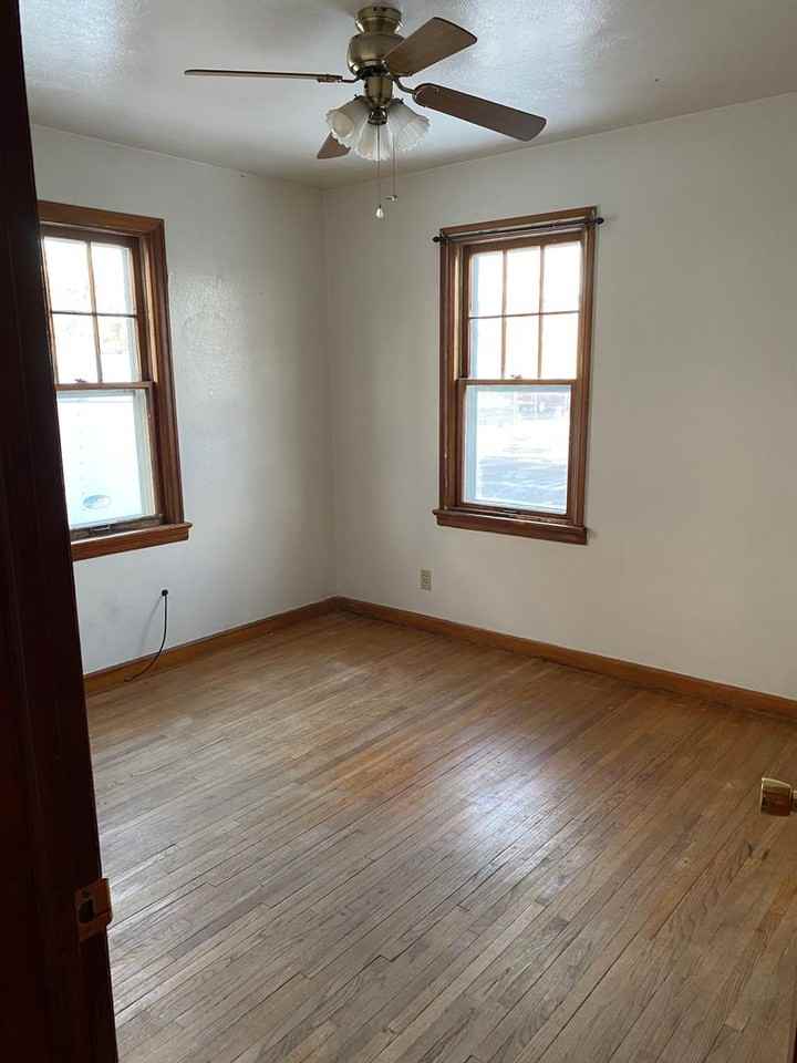 137 4th Ave W - Photo 6 of 8