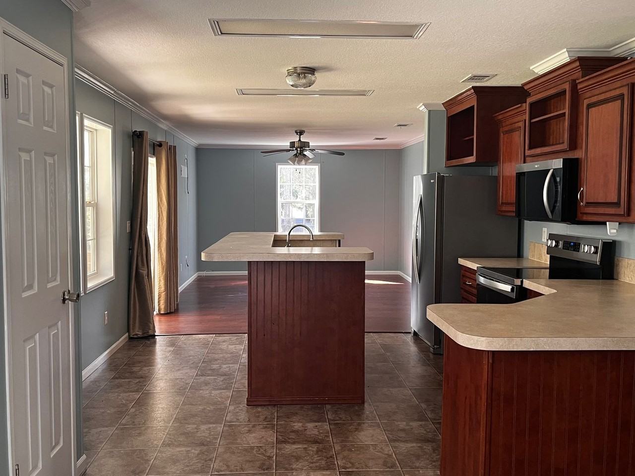 87 Elizabeth St - Photo 3 of 13