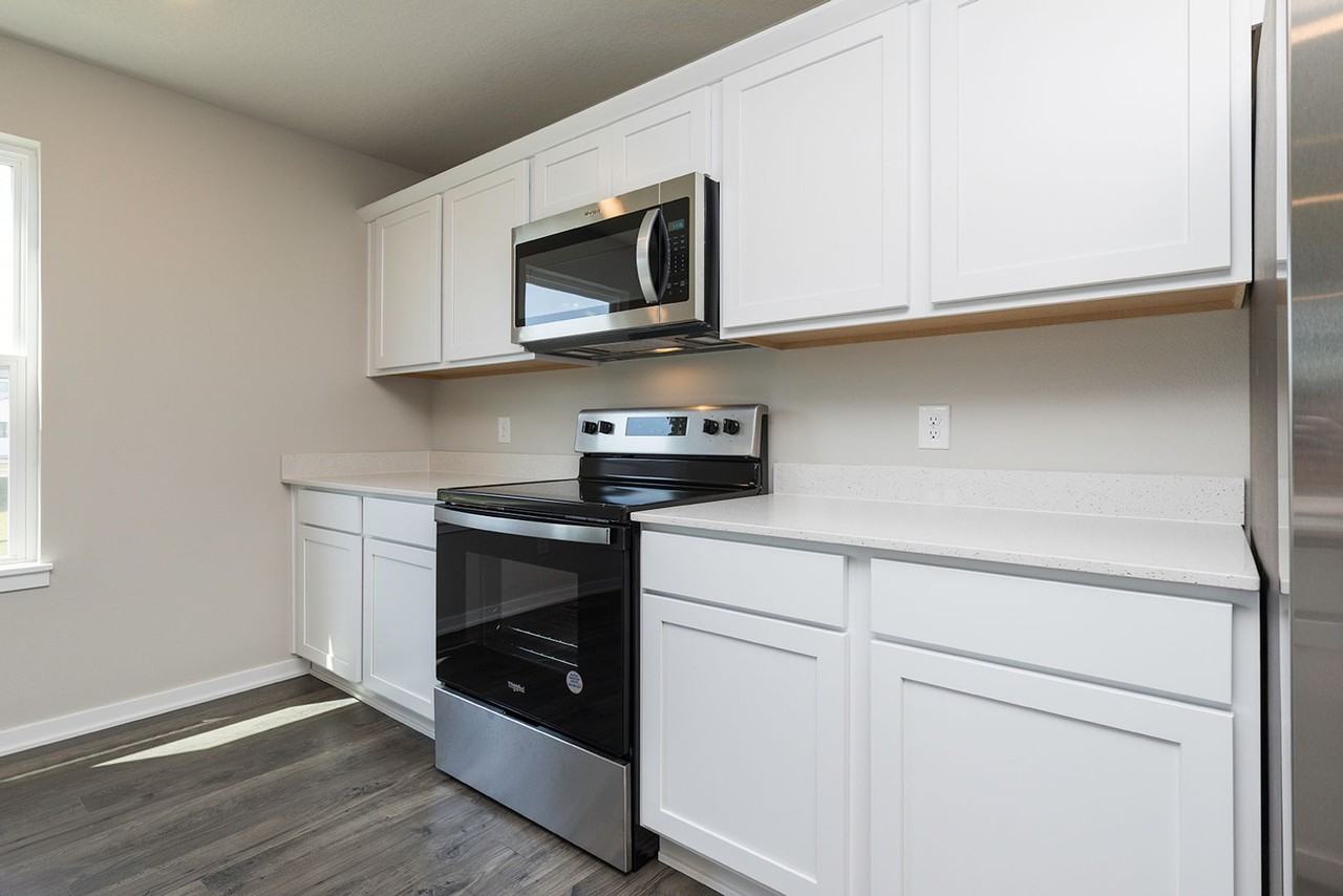 515 Elizabeth Ln Nw - Photo 3 of 25