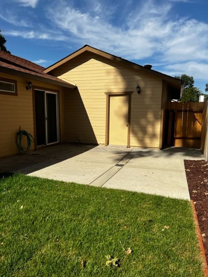 216 Stonybrook Dr - Photo 3 of 15