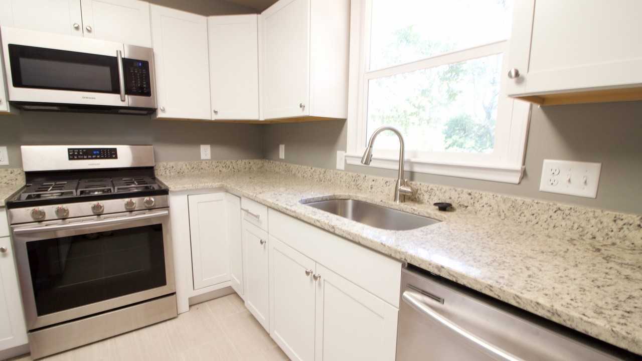 1206 Rosedale Ave - Photo 2 of 11