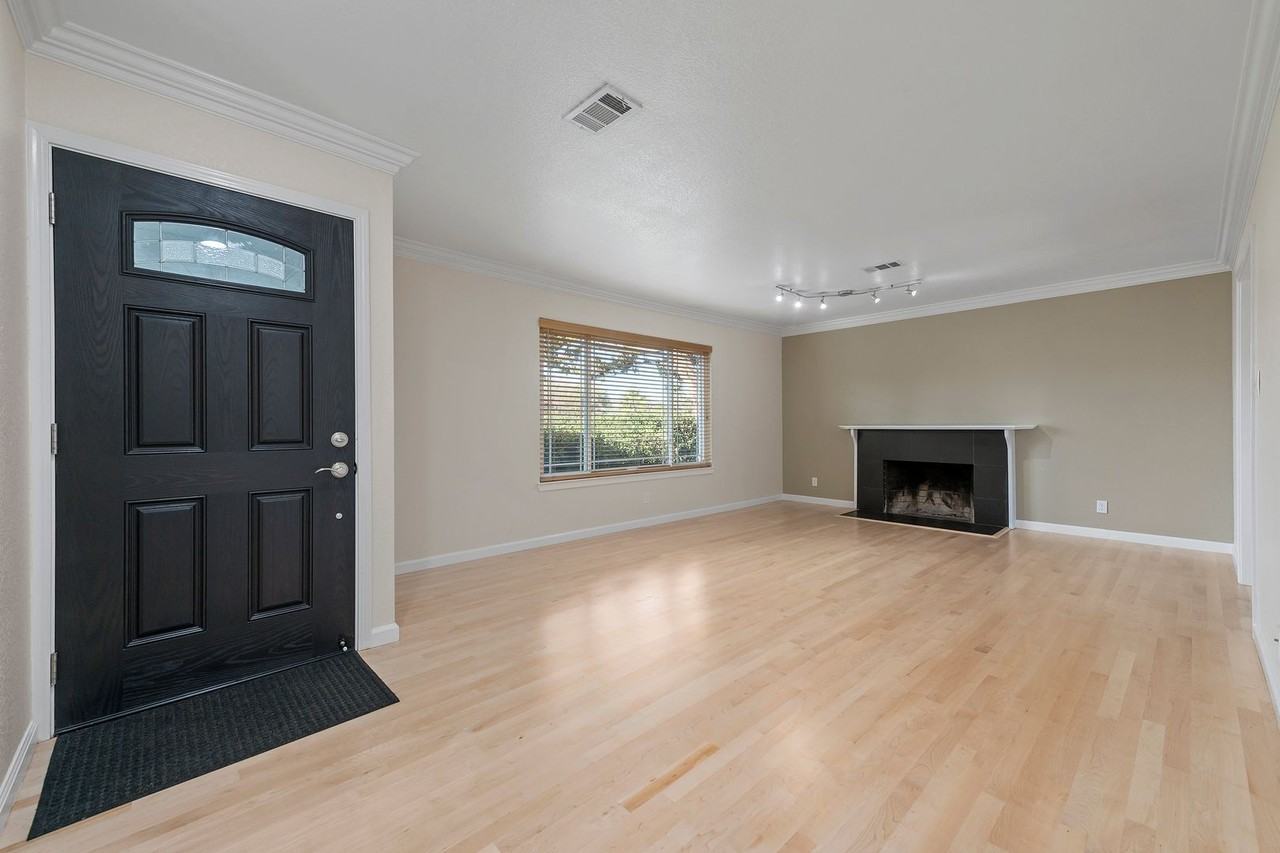 4774 Trego Dr - Photo 3 of 18