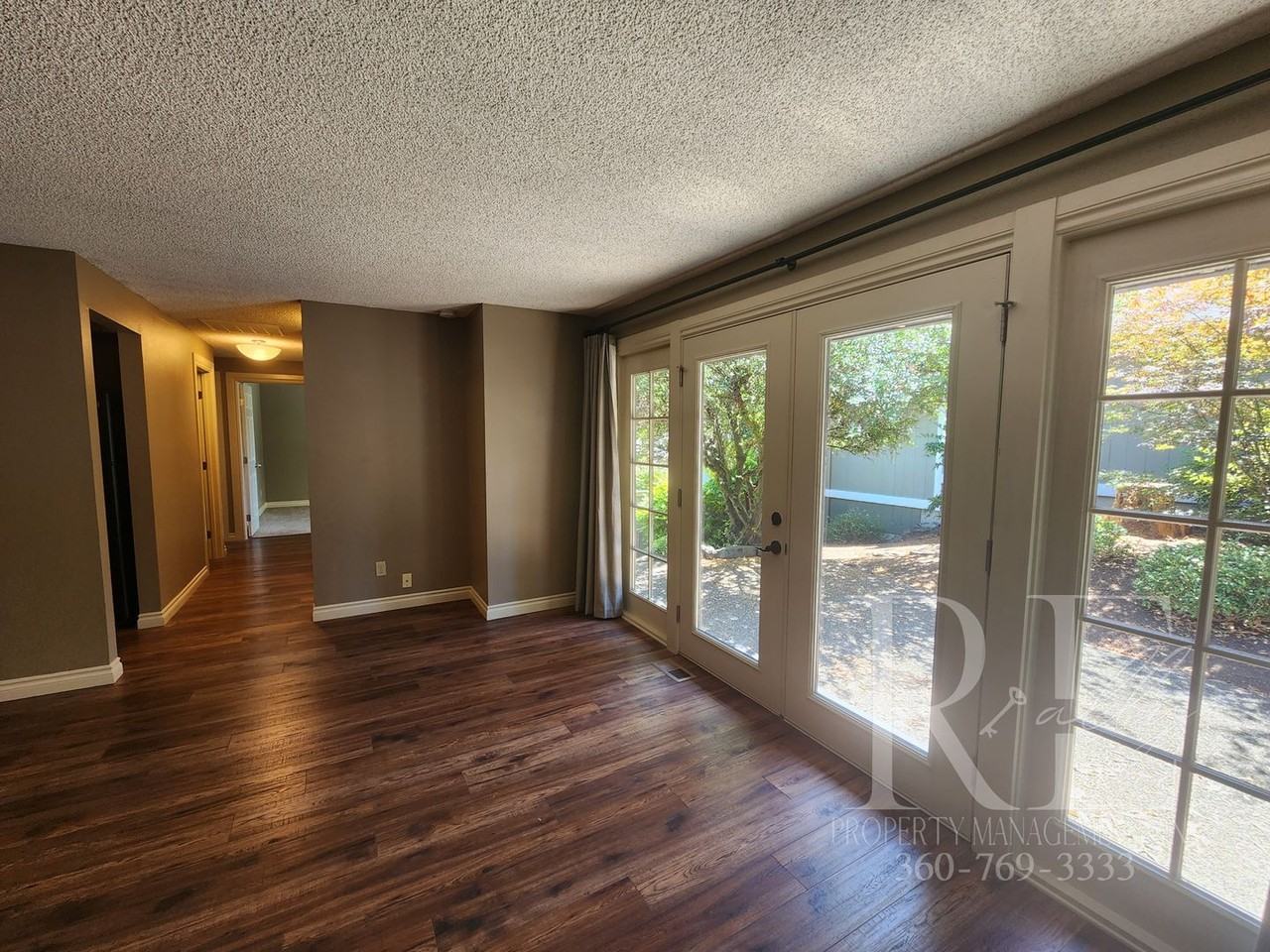 1345 Whitney Ave Apt B - Photo 2 of 16