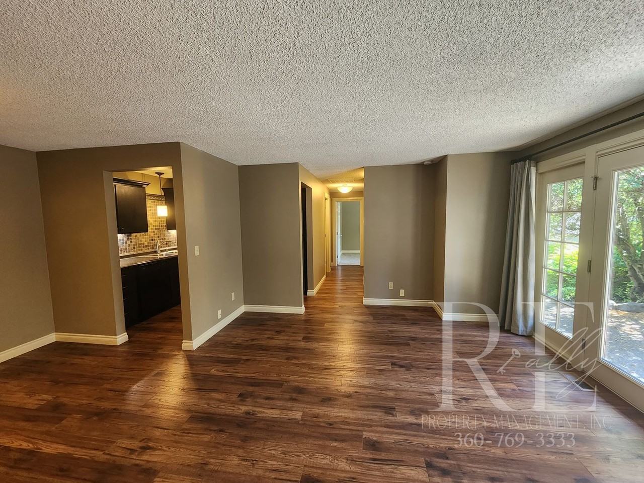 1345 Whitney Ave Apt B - Photo 5 of 16