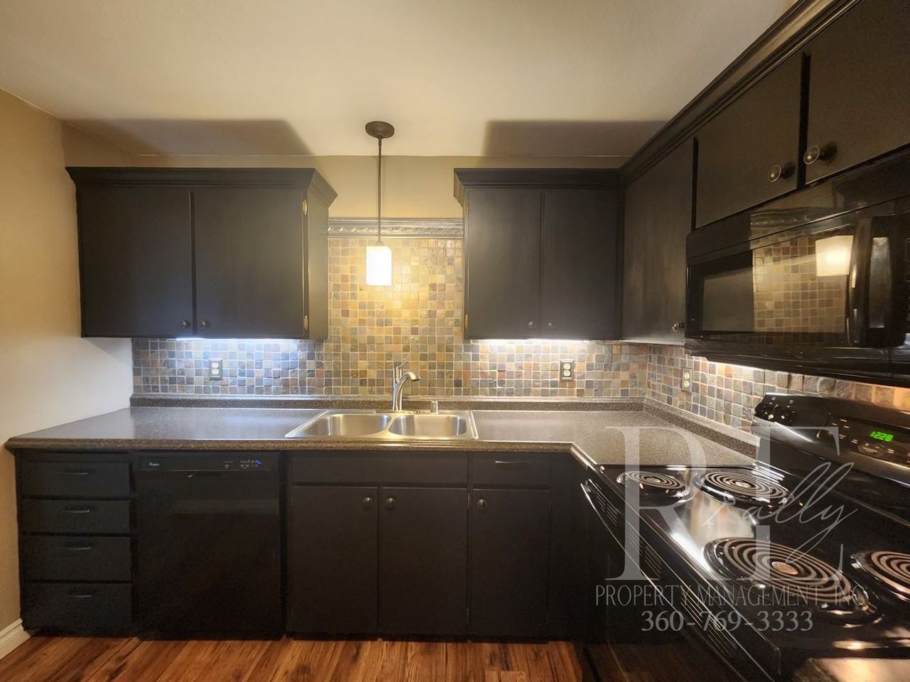 1345 Whitney Ave Apt B - Photo 6 of 16