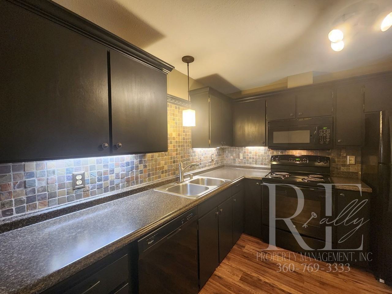 1345 Whitney Ave Apt B - Photo 7 of 16