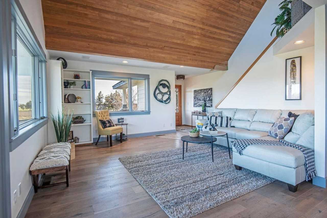 68322 Cloverdale Rd - Photo 4 of 23