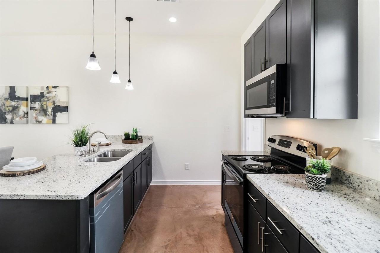 204 Perch Dr - Photo 6 of 27