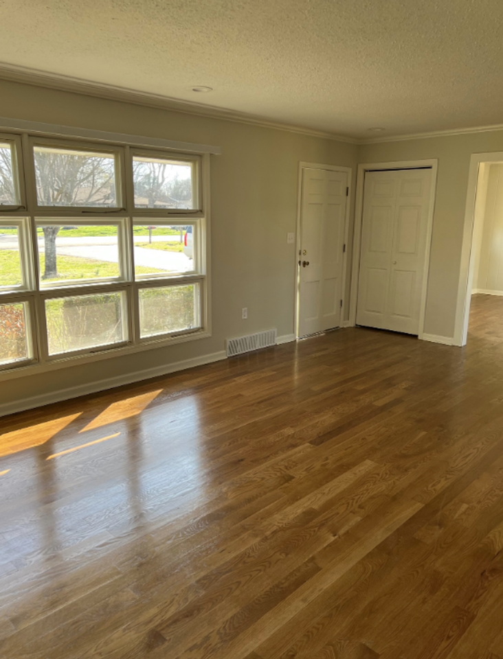 705 Hampton Dr - Photo 3 of 20