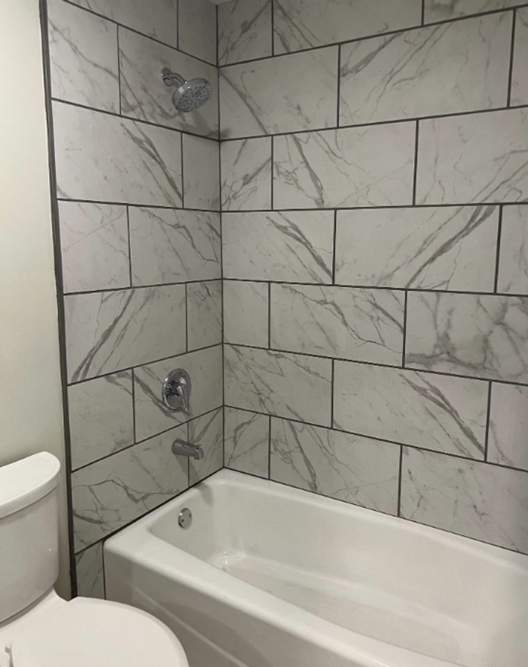 705 Hampton Dr - Photo 5 of 20