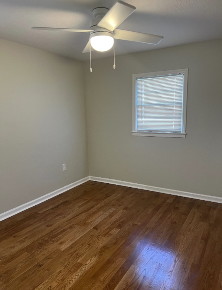 705 Hampton Dr - Photo 6 of 20