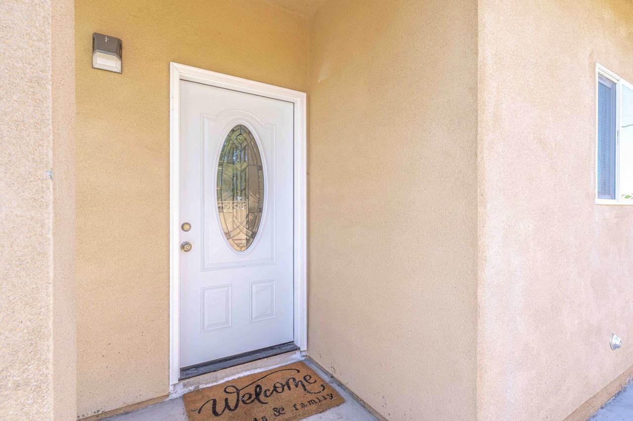 8233 19th St - Photo 3 of 25