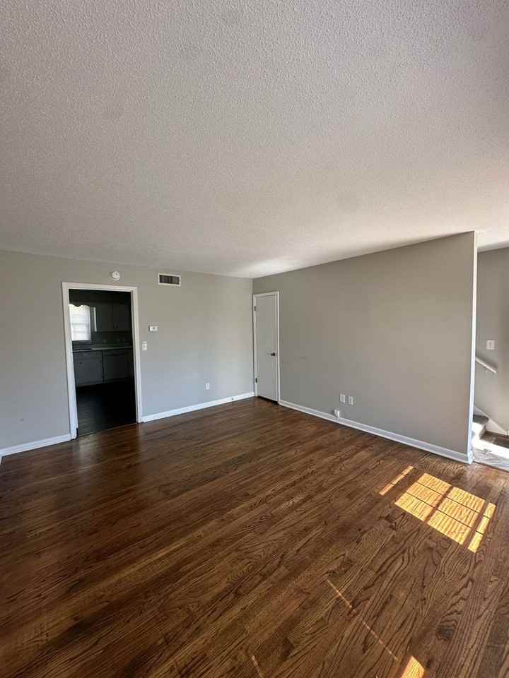 26 Forsyth St - Photo 2 of 7
