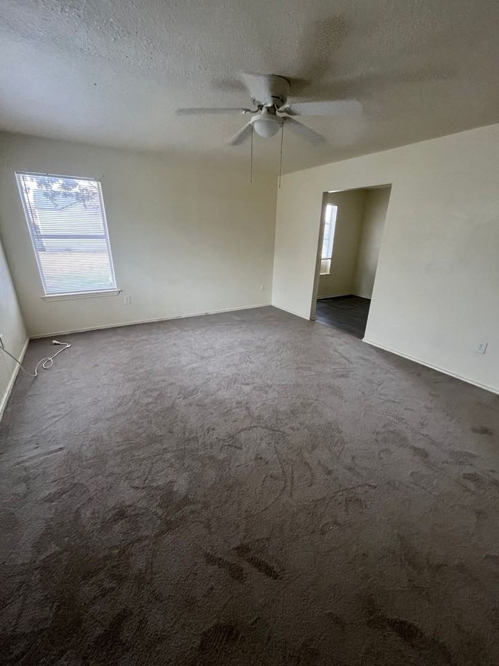 1610 S 15th St - Photo 2 of 12