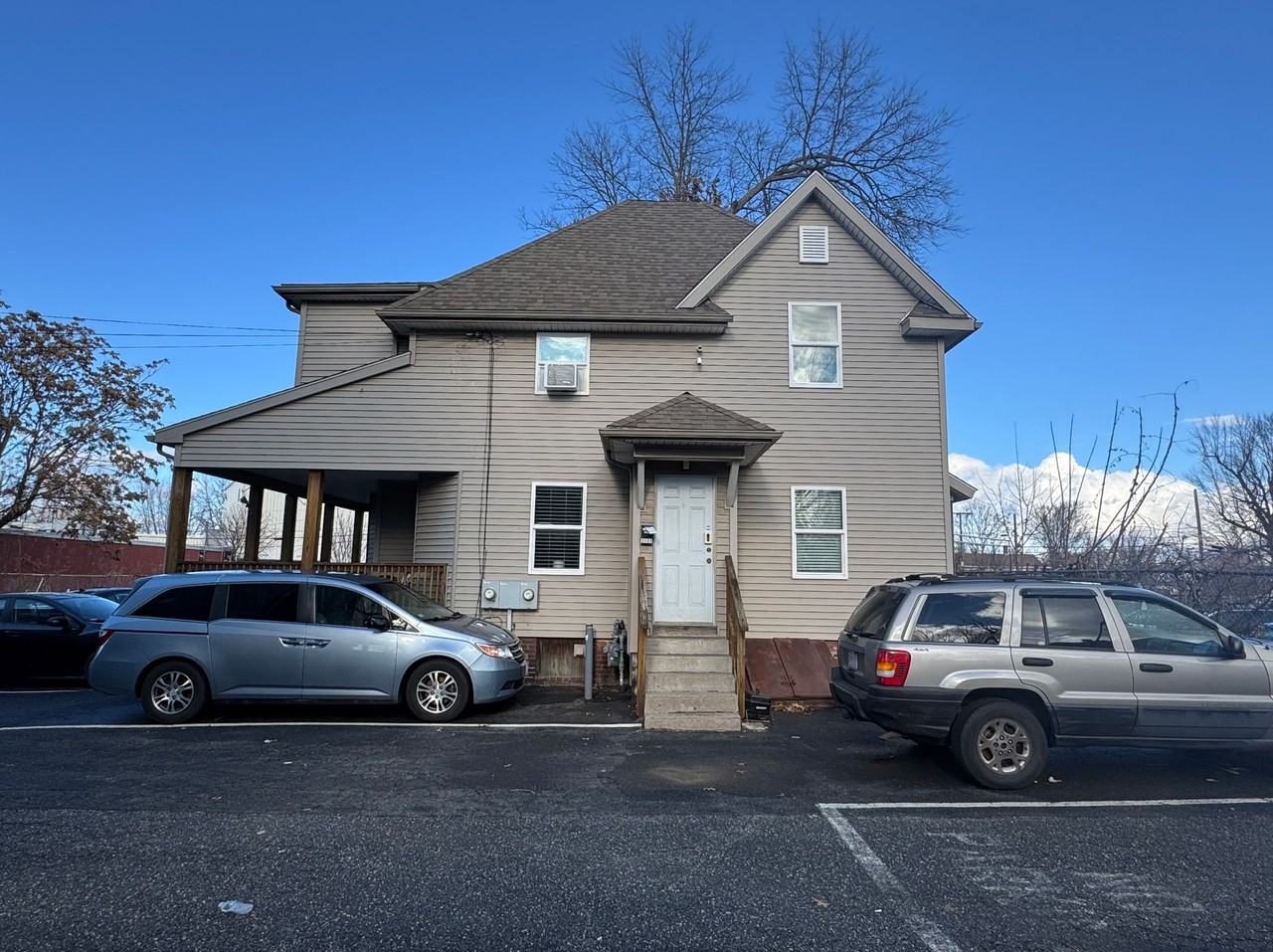 Modern 2 bedroom with office in West Springfield! - Photo 3 of 8