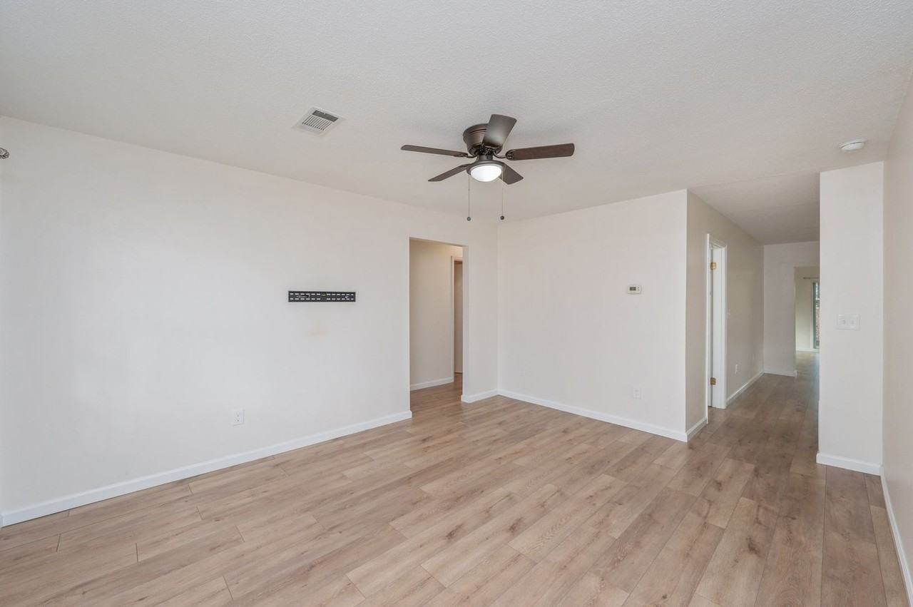 211 20th St - Photo 6 of 39