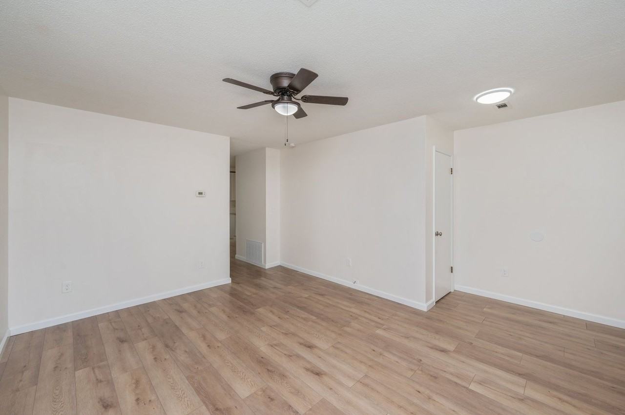 211 20th St - Photo 7 of 39