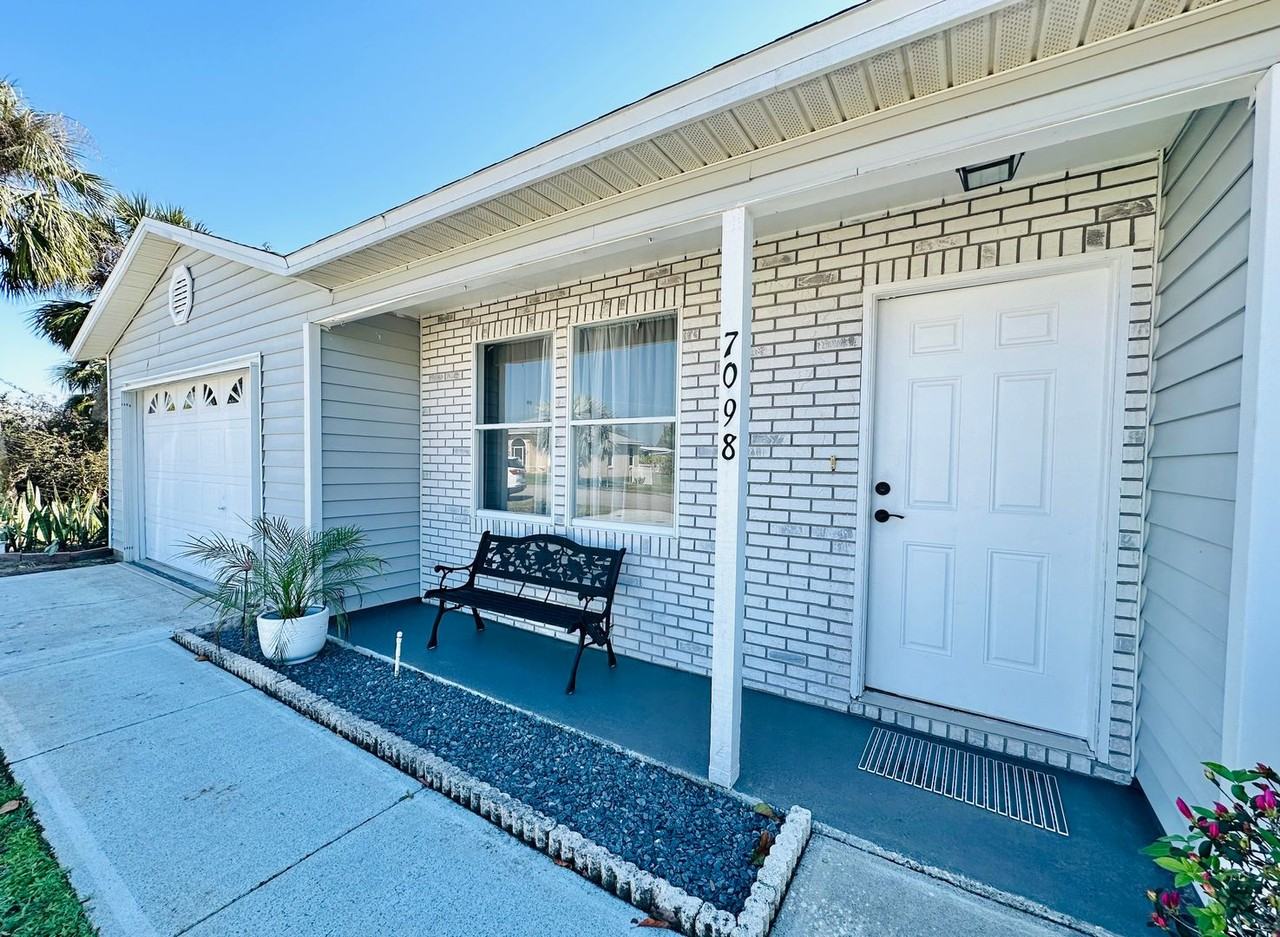 7098 Alamanda Blvd - Photo 2 of 22