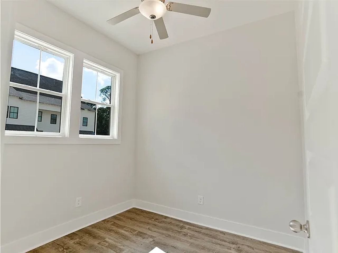 606 Cameron Ct - Photo 3 of 23