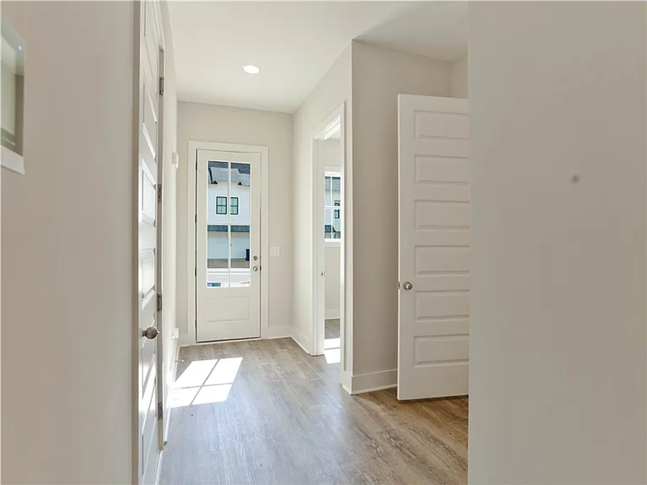 606 Cameron Ct - Photo 4 of 23