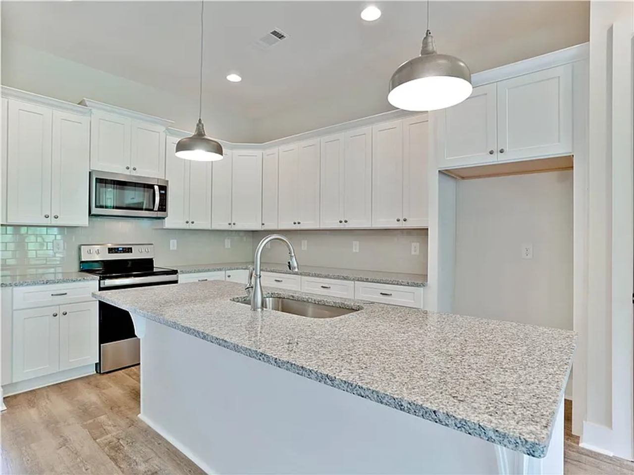 606 Cameron Ct - Photo 7 of 23