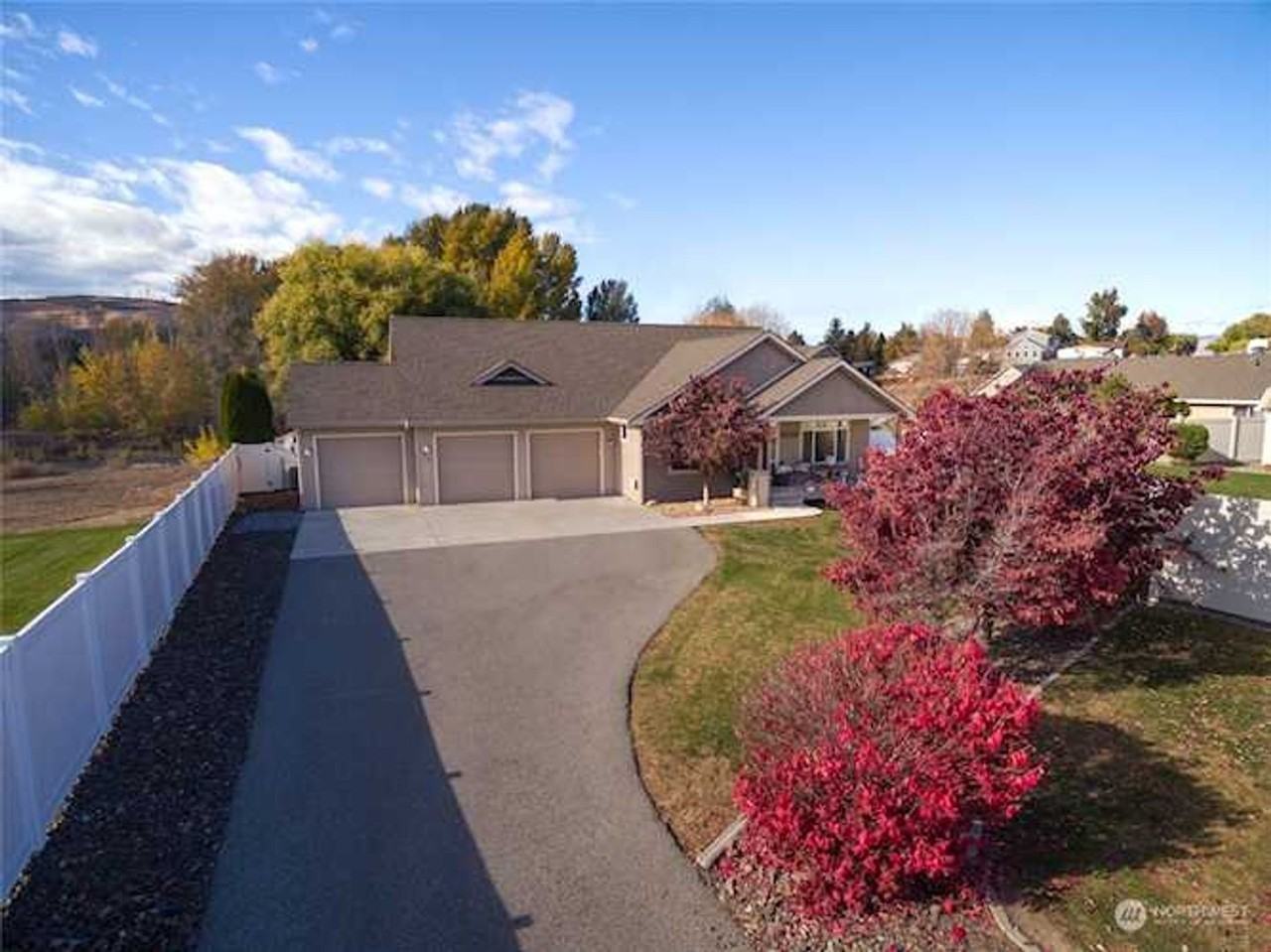 77 John Truett Dr - Photo 2 of 27