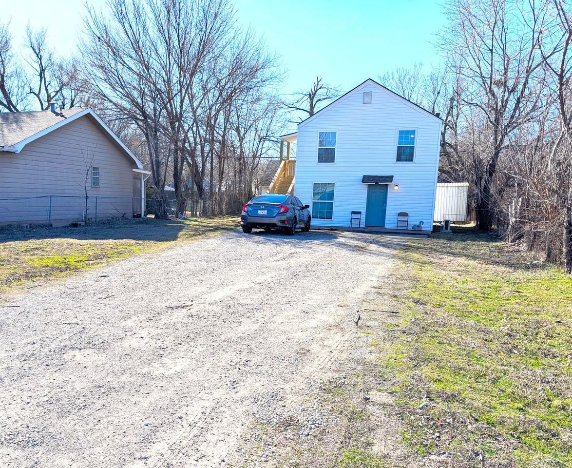 112 W Hayes St - Photo 2 of 11