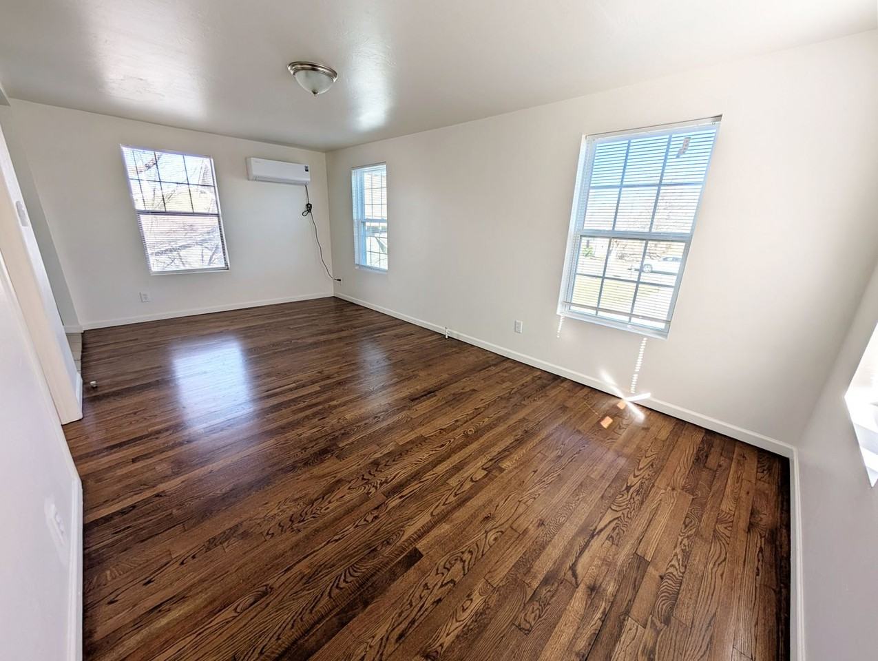 112 W Hayes St - Photo 3 of 11