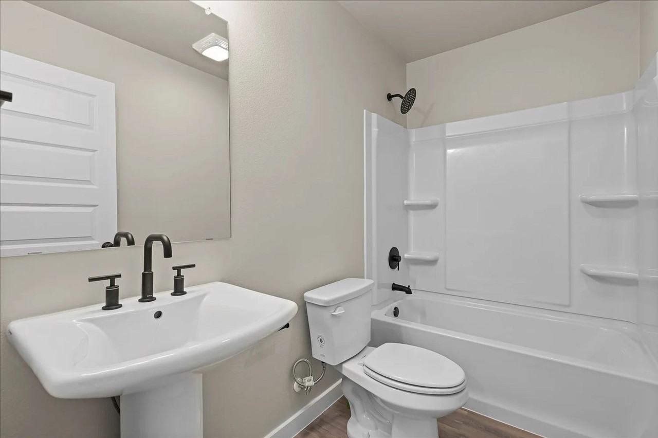 14502 Paris Ave - Photo 2 of 7