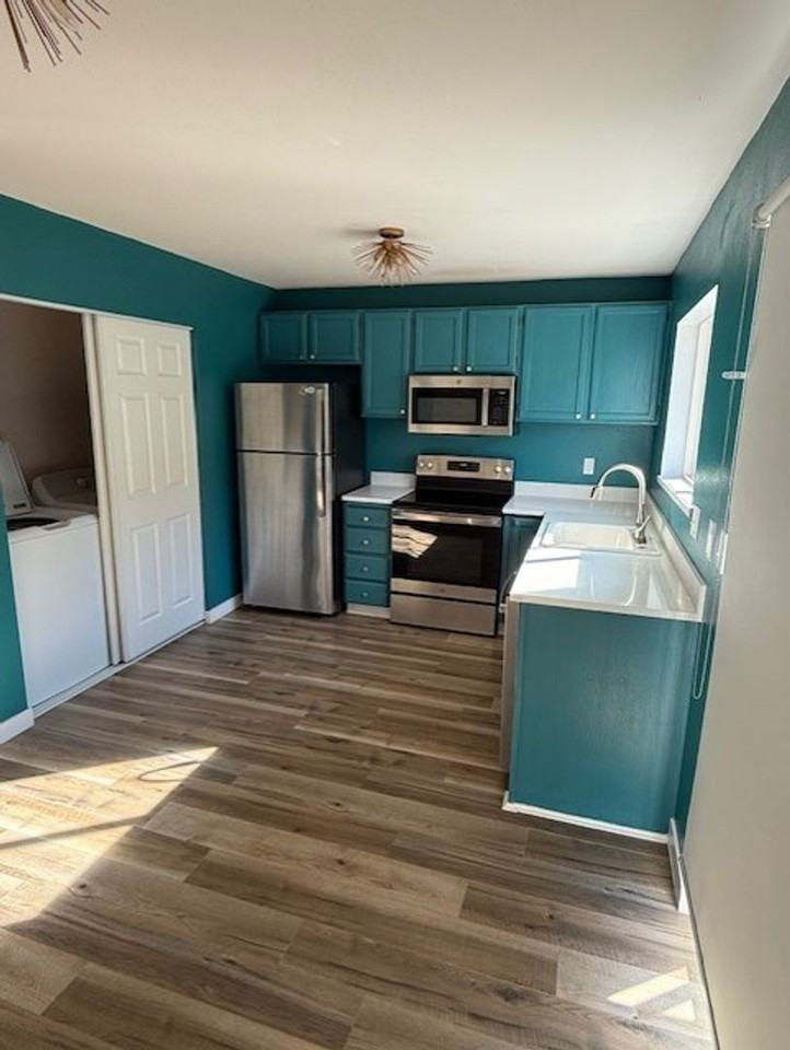 319 Madison Ave - Photo 2 of 9