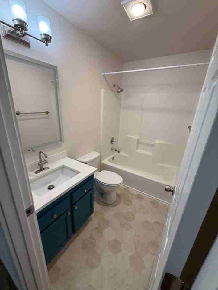 319 Madison Ave - Photo 5 of 9