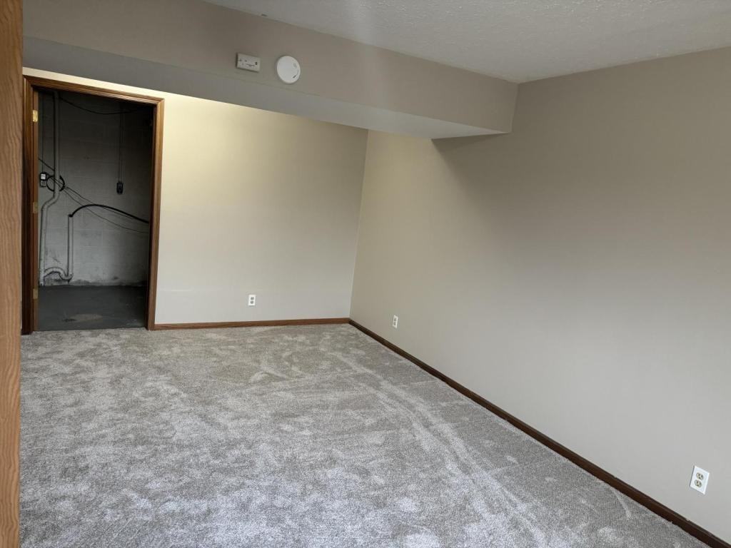 1440 Frank Dr - Photo 2 of 10