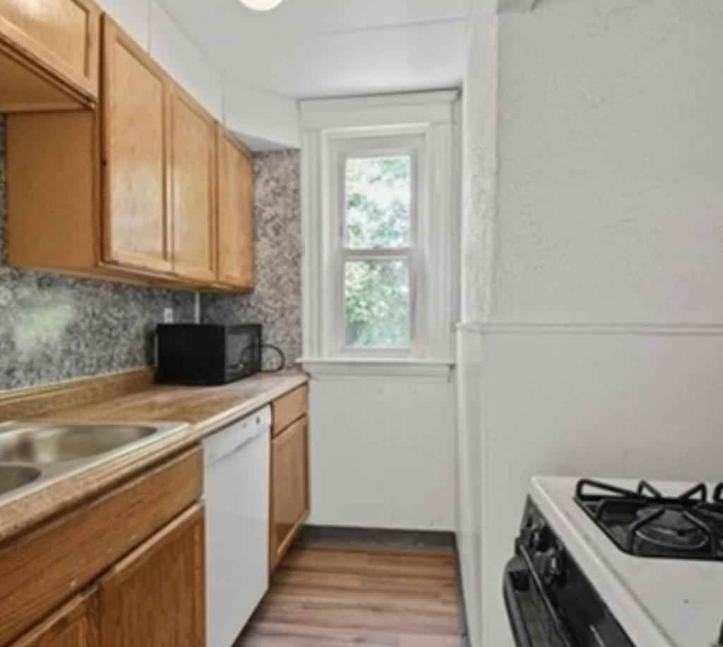 823 Park Ave - Photo 4 of 14